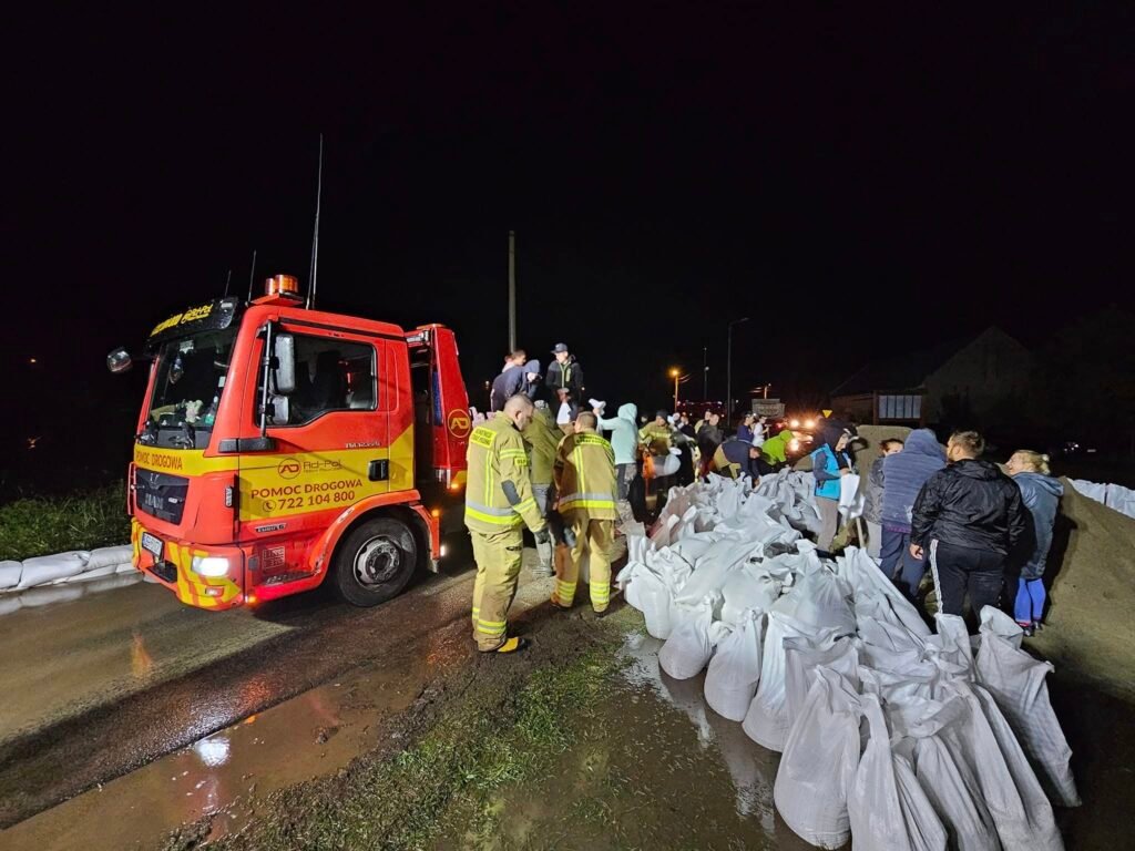 Profesjonalne holowanie TIR Wrocław – bezpieczny transport uszkodzonej ciężarówki do warsztatu.