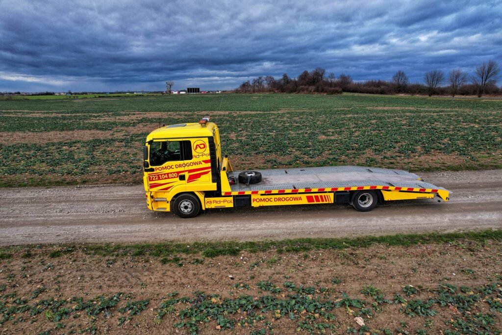 Holowanie TIR Wrocław na drodze ekspresowej – specjalistyczna pomoc drogowa dla ciężarówek po awarii lub kolizji