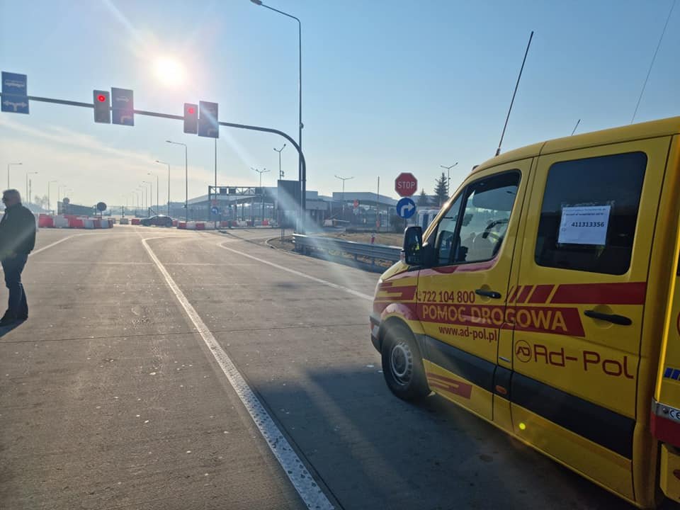 pomoc drogowa TIR Wrocław podczas zabezpieczania miejsca wypadku i ładunku ciężarówki